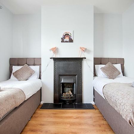Off Road Parking, Garden, Tv In Every Room Swansea Exteriér fotografie