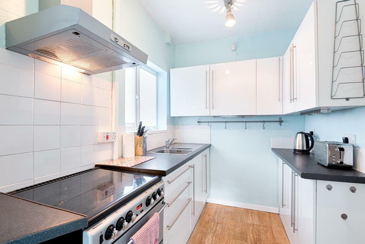Off Road Parking, Garden, Tv In Every Room Swansea Exteriér fotografie