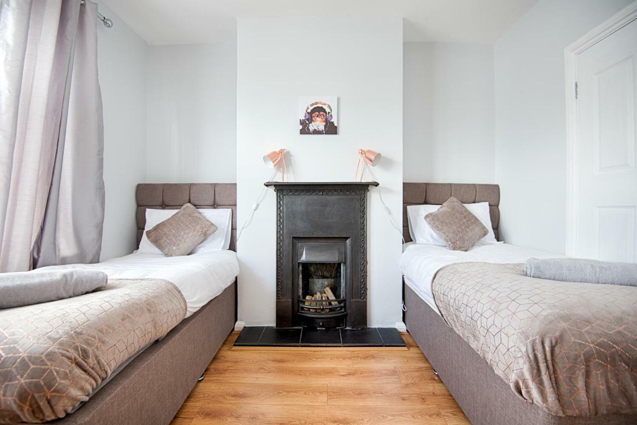 Off Road Parking, Garden, Tv In Every Room Swansea Exteriér fotografie
