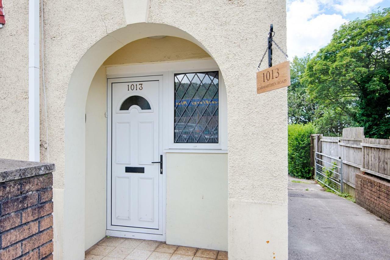 Off Road Parking, Garden, Tv In Every Room Swansea Exteriér fotografie