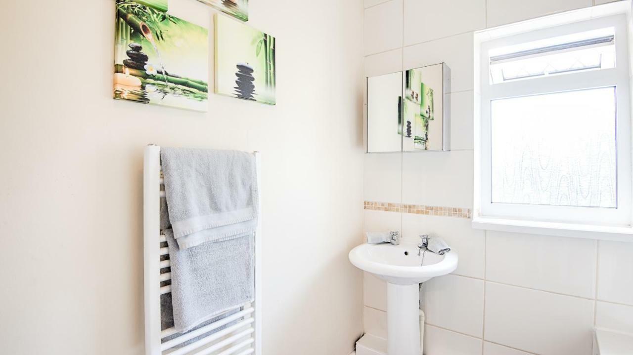 Off Road Parking, Garden, Tv In Every Room Swansea Exteriér fotografie