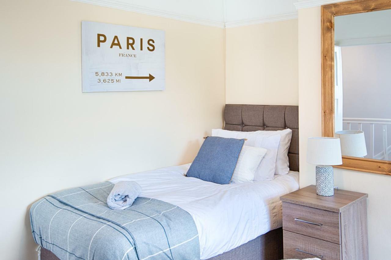 Off Road Parking, Garden, Tv In Every Room Swansea Exteriér fotografie
