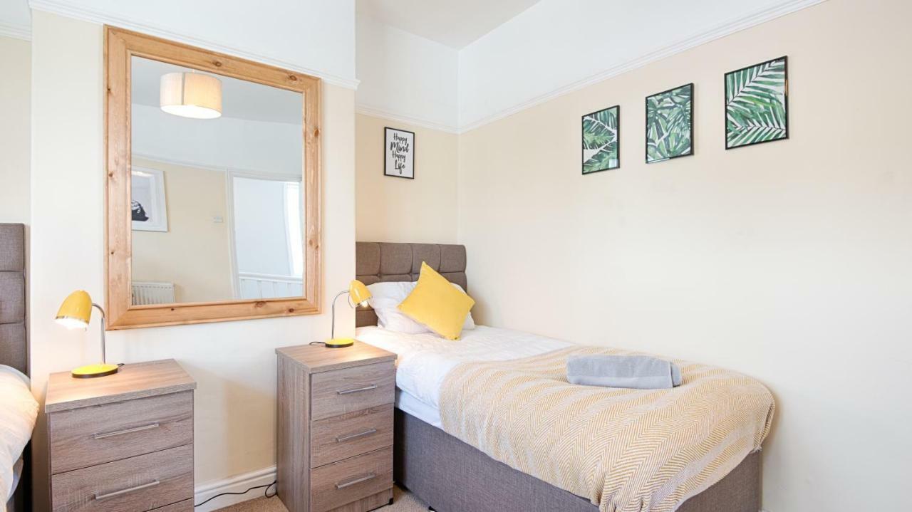 Off Road Parking, Garden, Tv In Every Room Swansea Exteriér fotografie