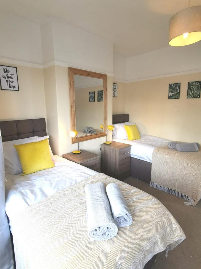 Off Road Parking, Garden, Tv In Every Room Swansea Exteriér fotografie