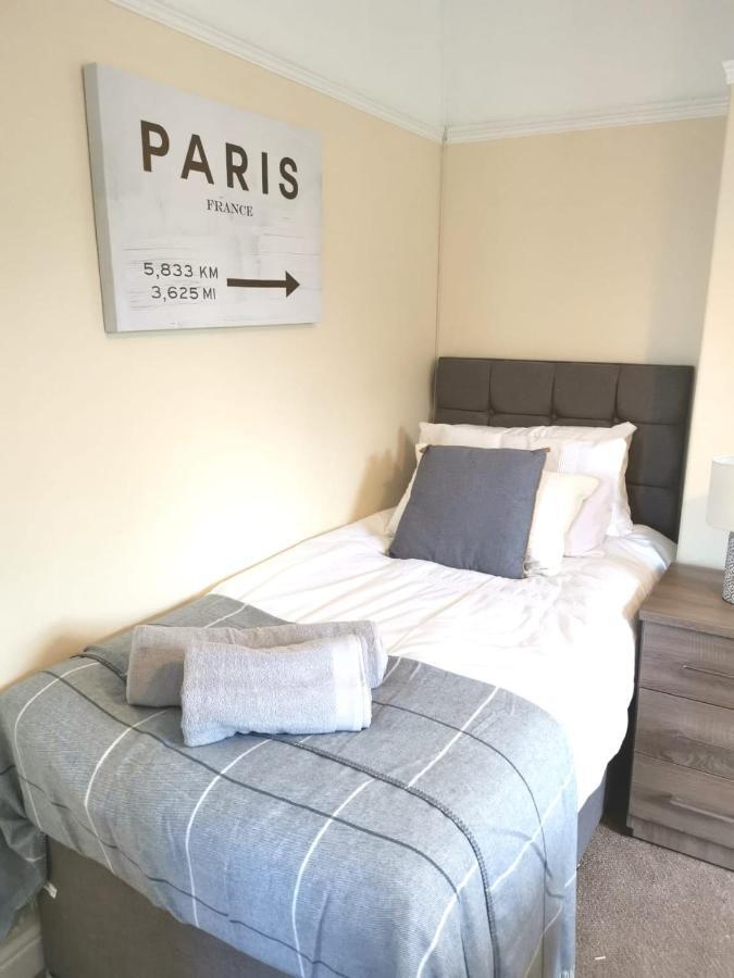 Off Road Parking, Garden, Tv In Every Room Swansea Exteriér fotografie