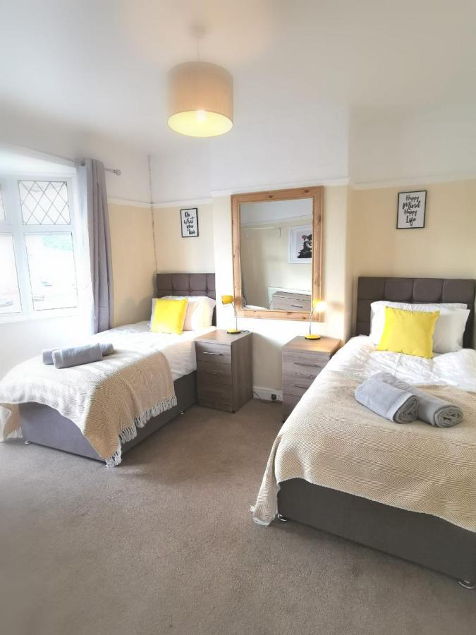Off Road Parking, Garden, Tv In Every Room Swansea Exteriér fotografie